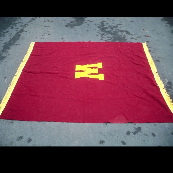 Vtg 1950s Maroon & Gold University of Minnesota Golden Gophers Letterman Blanket - Picture 3 of 8